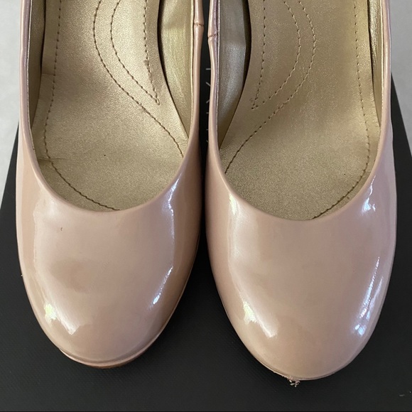 Tahari Blush Nude Patent Heels - Picture 6 of 13